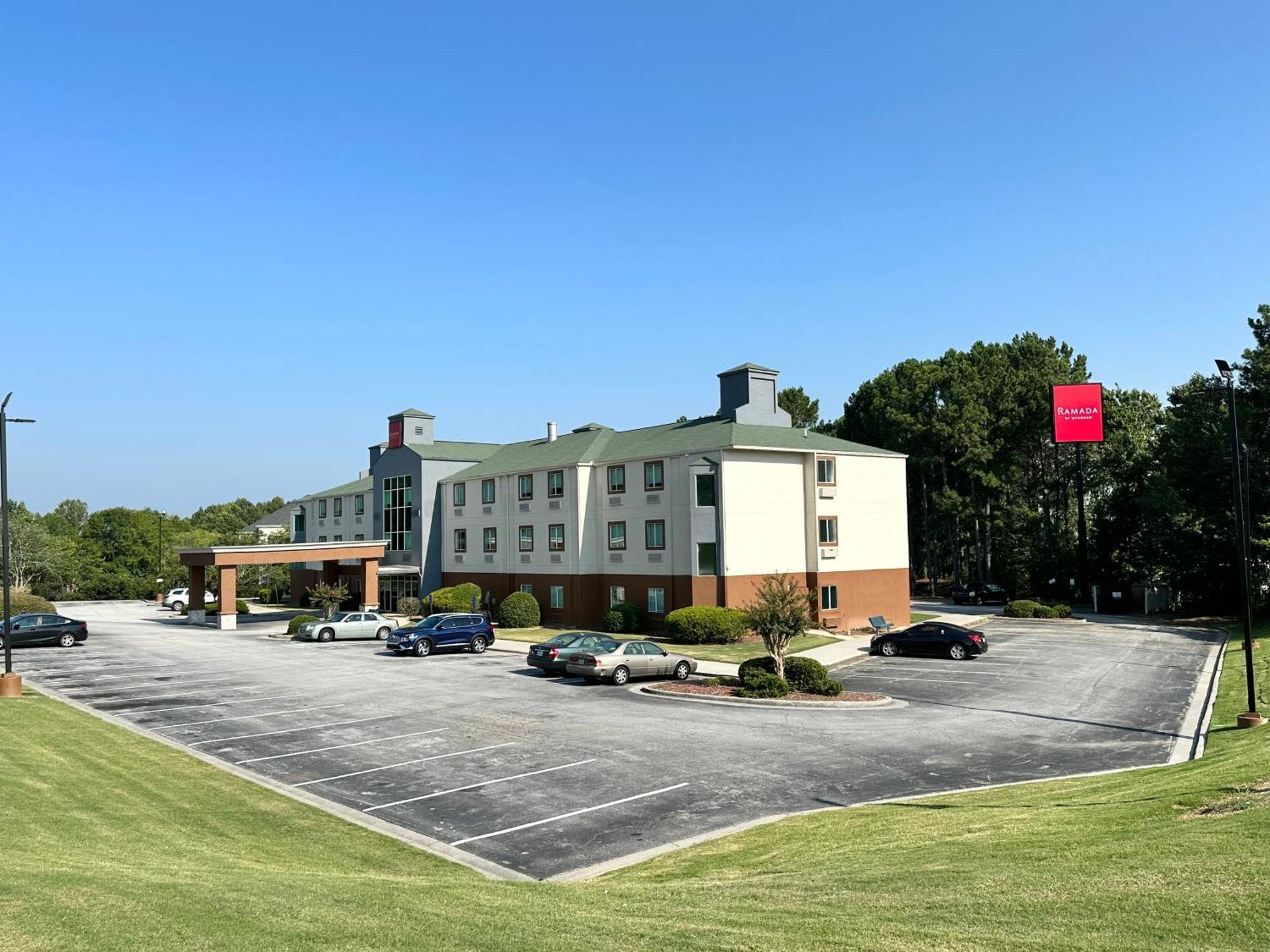 Ramada By Wyndham Lithia Springs Atlanta Hotel Bagian luar foto